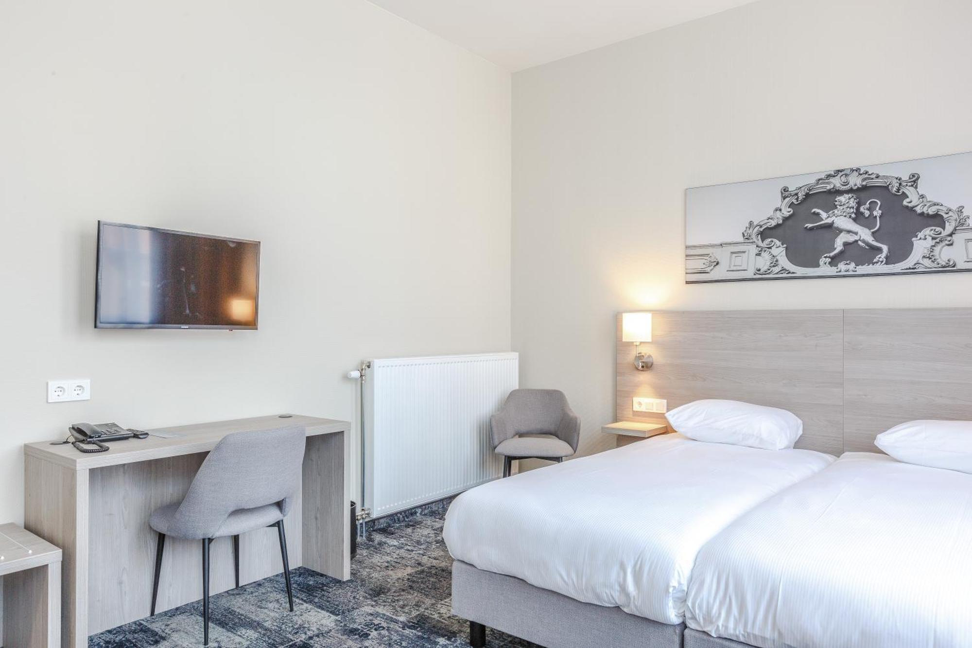 เฟลตเชอร์ โฮเต็ล ปาแลส สตัดเฮาเดอร์ไลก์โฮฟ Hotel ลีวาร์เดิน ภายนอก รูปภาพ