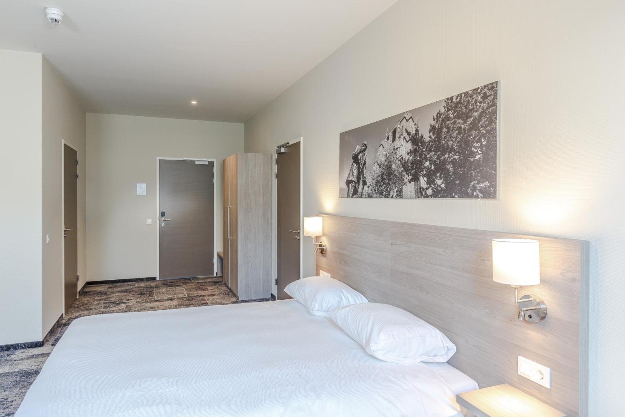 เฟลตเชอร์ โฮเต็ล ปาแลส สตัดเฮาเดอร์ไลก์โฮฟ Hotel ลีวาร์เดิน ภายนอก รูปภาพ