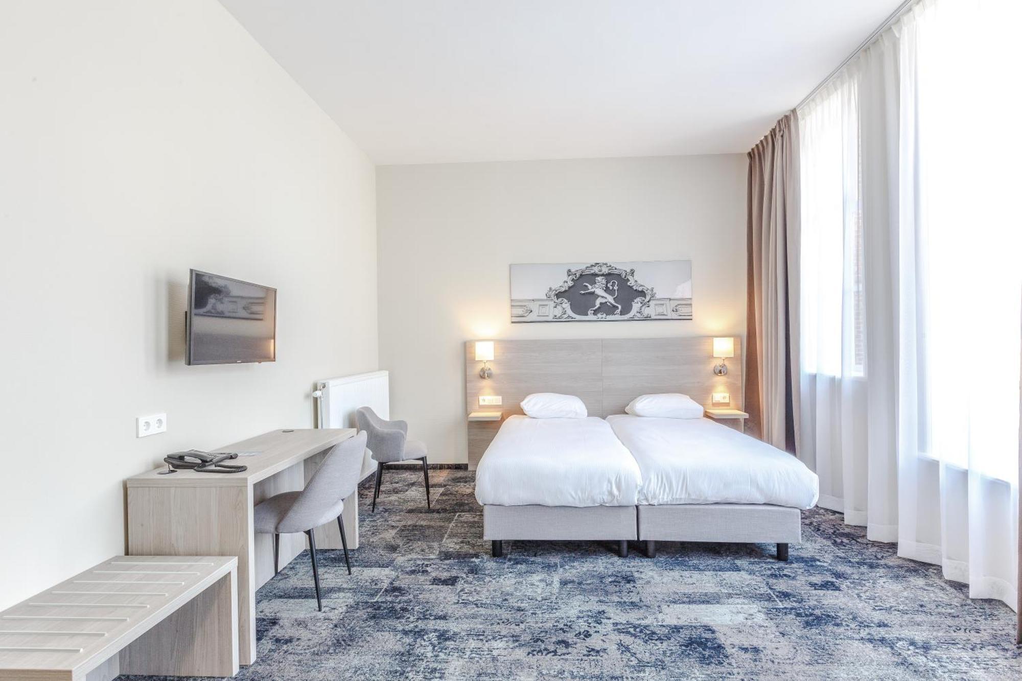 เฟลตเชอร์ โฮเต็ล ปาแลส สตัดเฮาเดอร์ไลก์โฮฟ Hotel ลีวาร์เดิน ภายนอก รูปภาพ