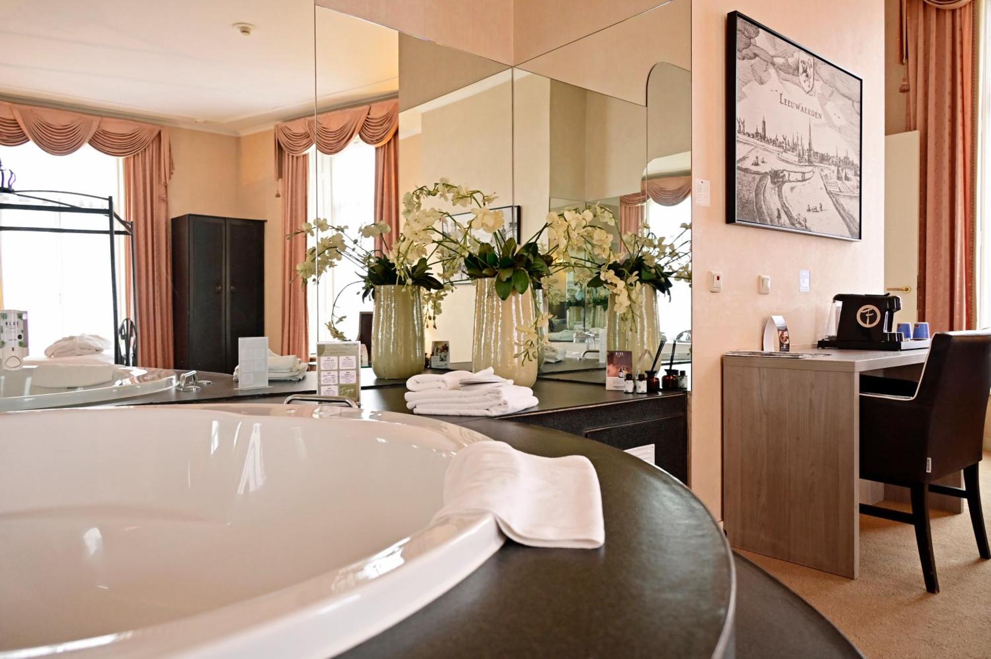 เฟลตเชอร์ โฮเต็ล ปาแลส สตัดเฮาเดอร์ไลก์โฮฟ Hotel ลีวาร์เดิน ภายนอก รูปภาพ