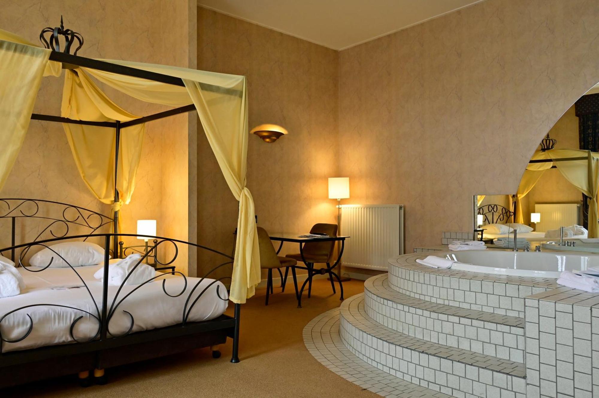 เฟลตเชอร์ โฮเต็ล ปาแลส สตัดเฮาเดอร์ไลก์โฮฟ Hotel ลีวาร์เดิน ภายนอก รูปภาพ